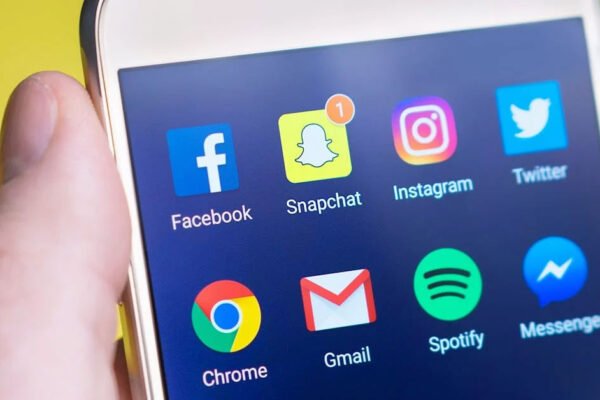 De la Tradițional la Digital: Cum Securitatea și Automatizarea Revoluționează Afacerile
